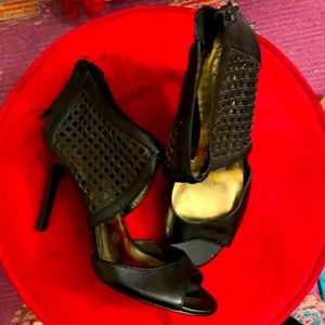 Jessica Simpson black ankle sandals